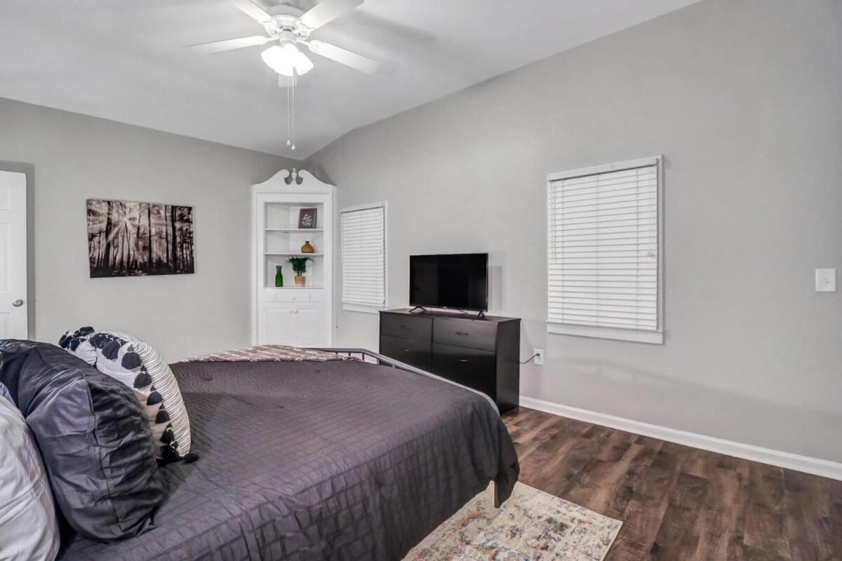Eagle'S Landing Loft-Downtown Above Bull & Barrel Apartment Statesboro Bagian luar foto