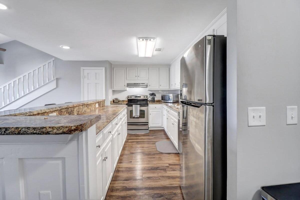 Eagle'S Landing Loft-Downtown Above Bull & Barrel Apartment Statesboro Bagian luar foto