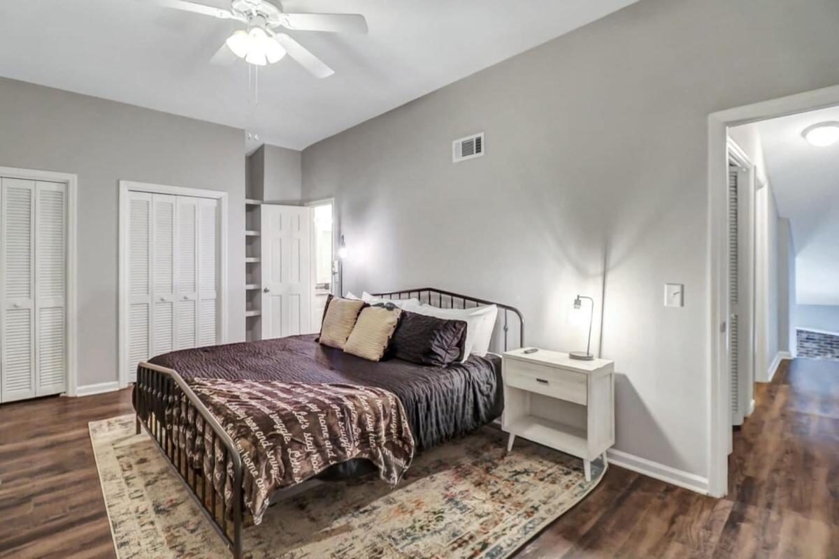 Eagle'S Landing Loft-Downtown Above Bull & Barrel Apartment Statesboro Bagian luar foto