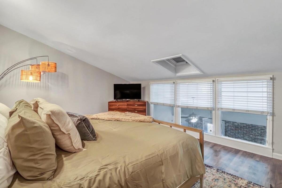 Eagle'S Landing Loft-Downtown Above Bull & Barrel Apartment Statesboro Bagian luar foto
