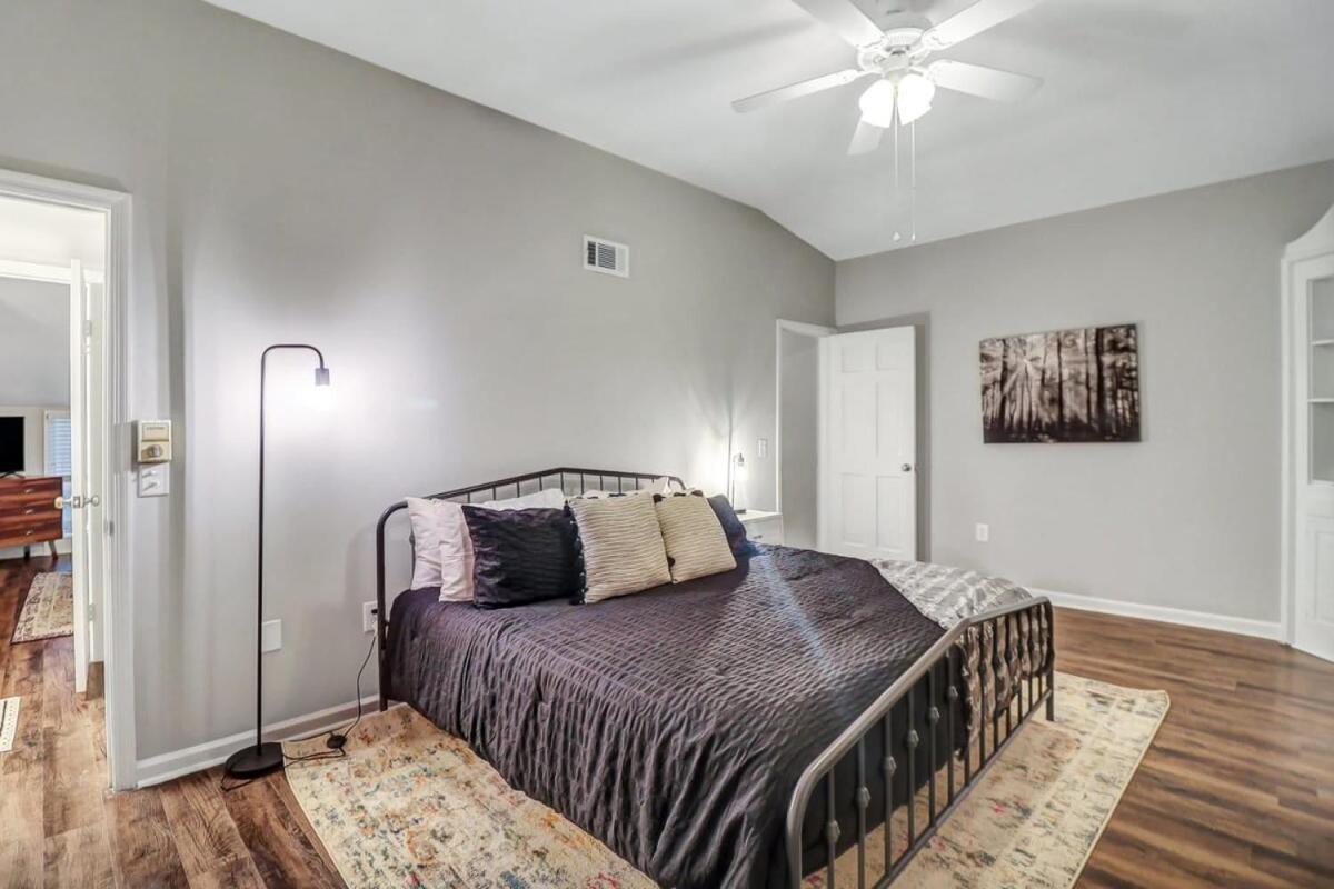 Eagle'S Landing Loft-Downtown Above Bull & Barrel Apartment Statesboro Bagian luar foto