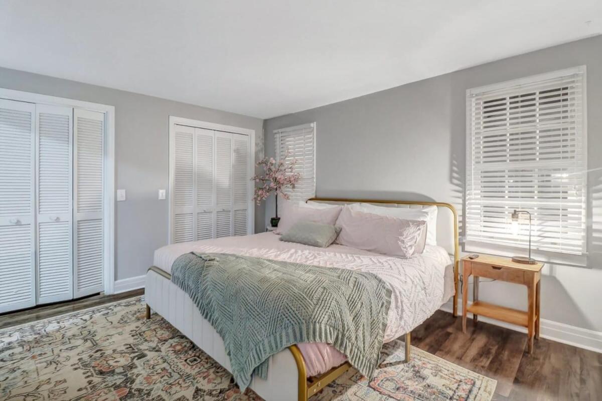 Eagle'S Landing Loft-Downtown Above Bull & Barrel Apartment Statesboro Bagian luar foto